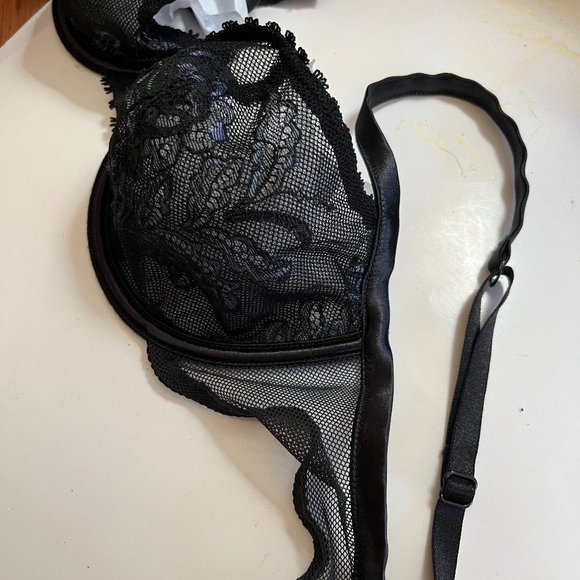 Beautiful Black & Blue Embroidered Bra 34C - Picture 3 of 7